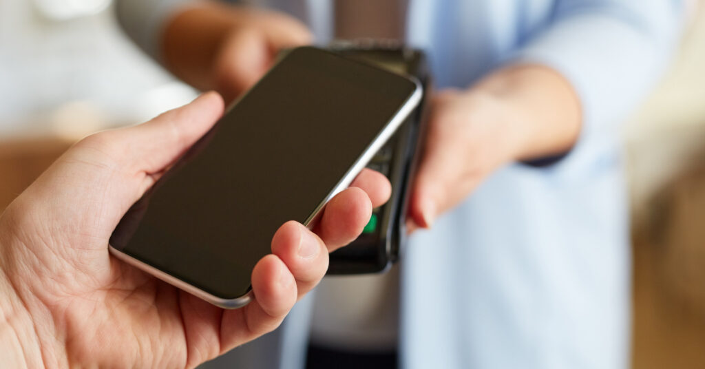 RFIDとNFCの違いとは？ 製造・物流のDXを加速する「追跡管理」と「認証セキュリティ」の仕組みを徹底解説