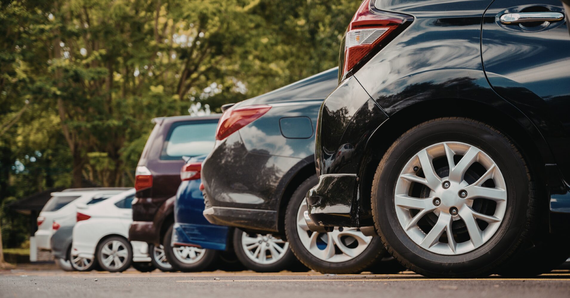 中古車販売の接客革命！屋外用電子棚札×QRコード連携が新常識になる！